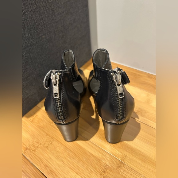 White Mountain Dreamy Block Strappy Heels, Women’s 7M, Black, NWT - Picture 4 of 4